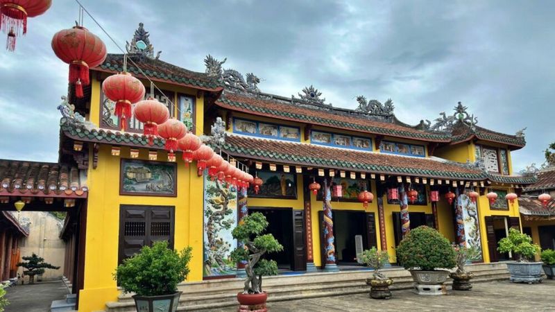 Chùa linh thiêng ở Long An Phước Lâm