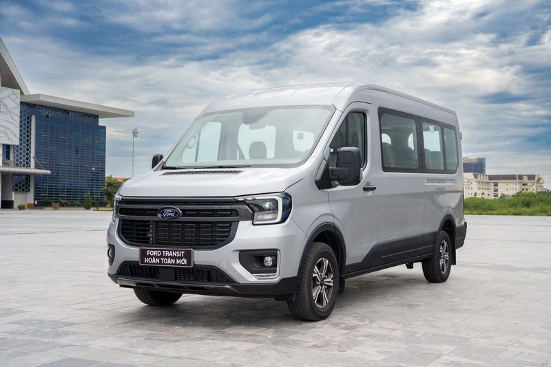 Dòng xe thuê tự lái phổ biến trong đó có Ford Transit