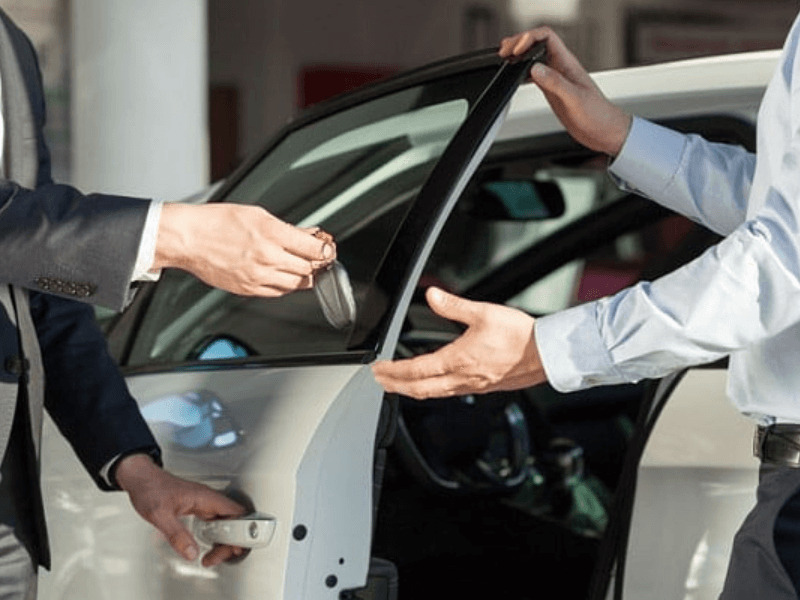 Đối tượng giao kết hợp đồng cho thuê ô tô