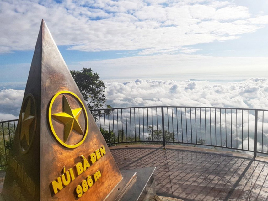 Cột mốc săn mây vô cùng lý tưởng