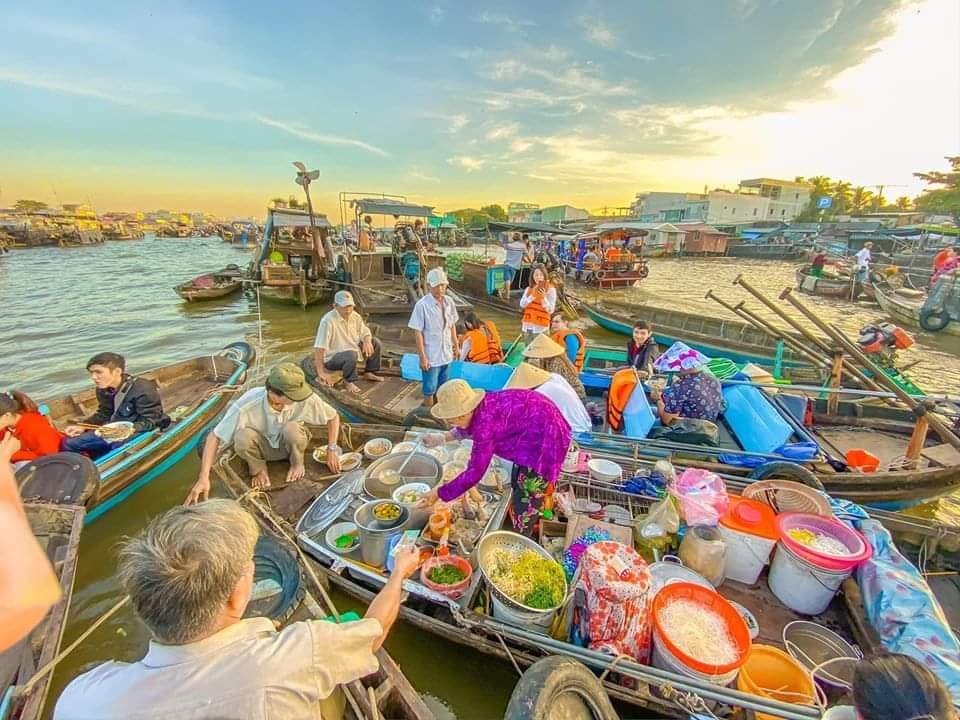 Thuê tàu đi chợ nổi Cái Răng Cần Thơ